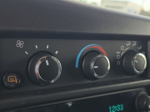 Used 2024 Chevrolet Express 2500 w/ Driver Convenience Package image 28