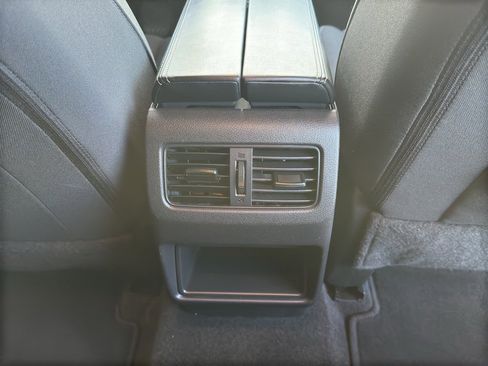 Used 2024 Nissan Rogue S image 27