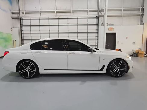 Used 2017 BMW 750i RWD image 2