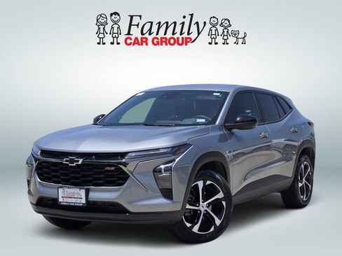Used 2026 Chevrolet Trax RS w/ Driver Confidence Package FWD image 1
