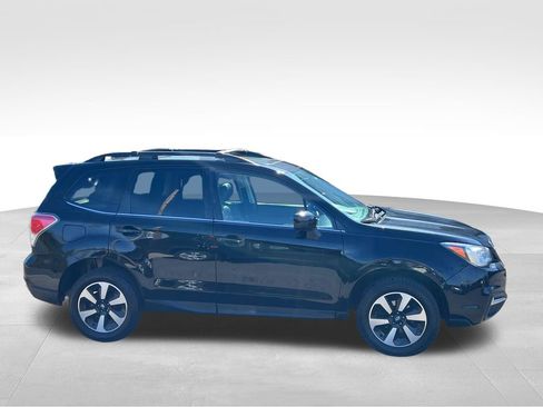 Used 2017 Subaru Forester 2.5i Limited AWD/4WD image 9