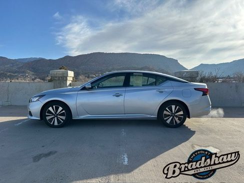 Used 2019 Nissan Altima 2.5 SV image 4