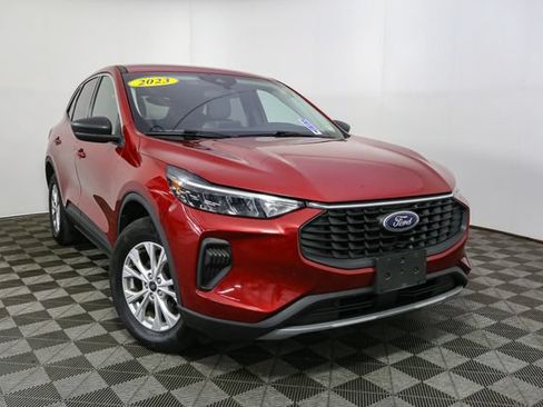Used 2023 Ford Escape Active AWD/4WD image 3