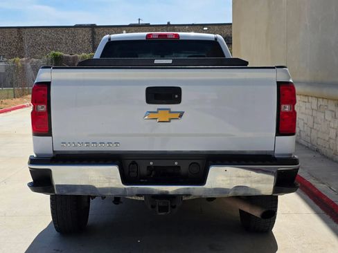 Used 2018 Chevrolet Silverado 2500 W/T AWD/4WD image 4