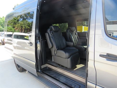 Used 2022 Mercedes-Benz Sprinter 4500 w/ Parking Package image 34