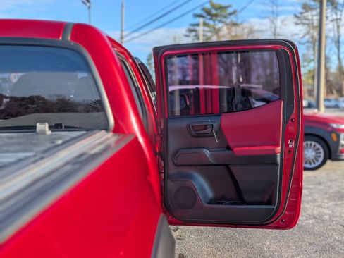 Used 2017 Toyota Tacoma SR image 45