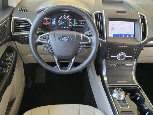 Used 2020 Ford Edge Titanium FWD image 11