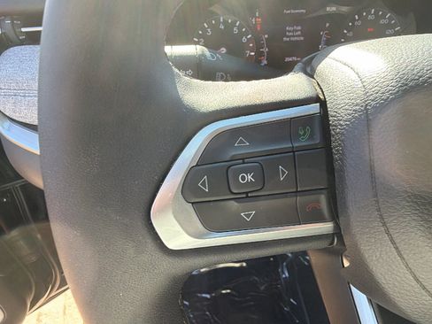 Used 2025 Jeep Compass Latitude image 26