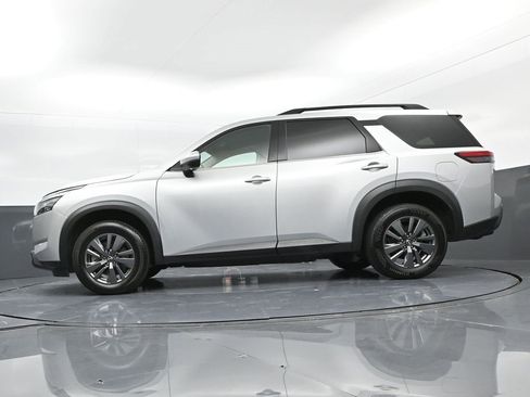 Used 2024 Nissan Pathfinder SV image 31
