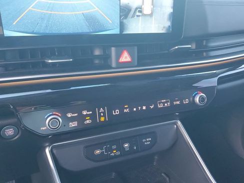 Certified 2025 Kia Carnival SX Prestige FWD image 26