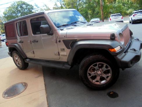 Used 2020 Jeep Wrangler Unlimited Sport AWD/4WD image 2