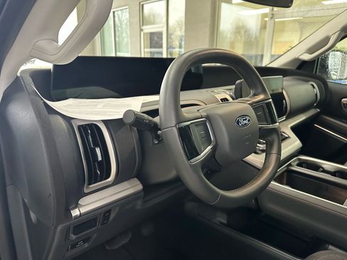 Certified 2025 Ford Expedition Active image 19