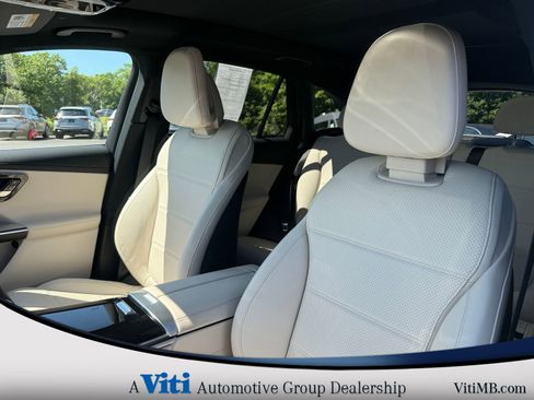 Used 2024 Mercedes-Benz GLC 300 4MATIC image 18