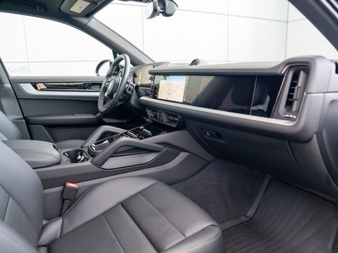 Certified 2025 Porsche Cayenne image 26