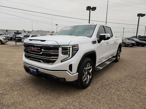 Used 2024 GMC Sierra 1500 SLT AWD/4WD image 3