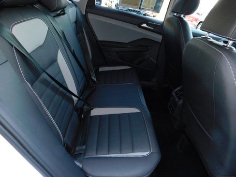 Used 2024 Volkswagen Taos SEL image 18