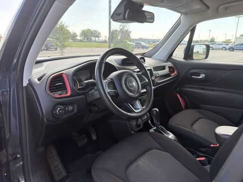 Used 2023 Jeep Renegade Trailhawk AWD/4WD image 10