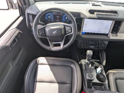 New 2025 Ford Bronco Outer Banks w/ Sasquatch Package image 17