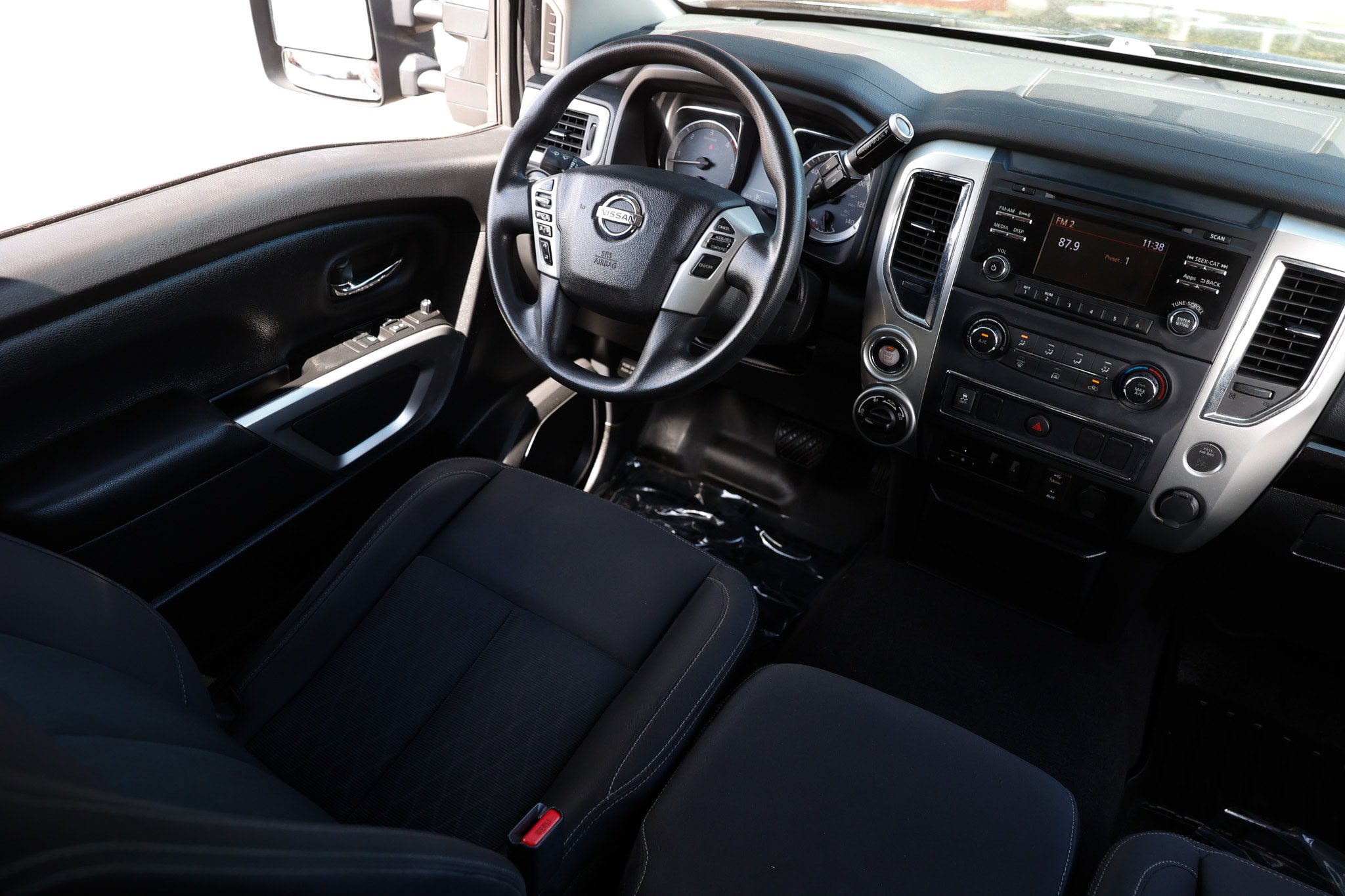 Used 2017 Nissan Titan SV AWD/4WD image 23