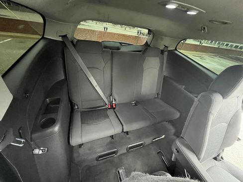 Used 2017 Chevrolet Traverse LT image 18