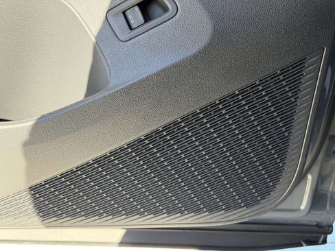 New 2026 Volkswagen Atlas Cross Sport SE image 18