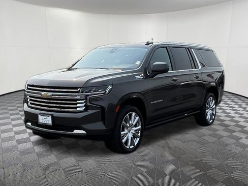 Used 2021 Chevrolet Suburban High Country w/ Premium Package AWD/4WD image 3