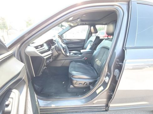 Used 2024 Jeep Grand Cherokee Altitude AWD/4WD image 13
