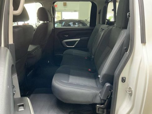 Used 2018 Nissan Titan SV image 13