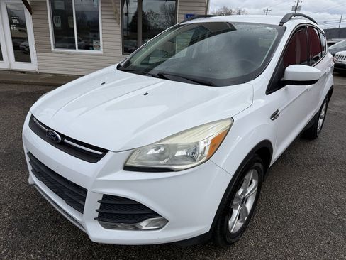 Used 2016 Ford Escape SE w/ Equipment Group 201A FWD image 2