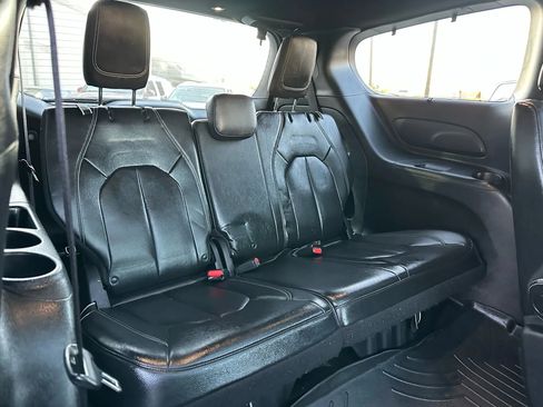 Used 2020 Chrysler Pacifica Touring-L w/ Advanced Safetytec Group image 31