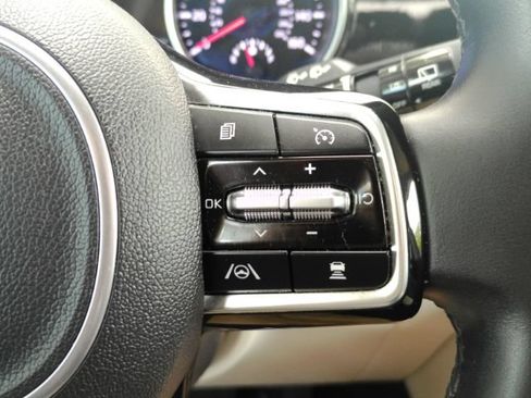 Used 2024 Kia Carnival EX FWD image 44