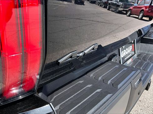 Used 2025 Toyota Tundra Limited AWD/4WD image 31