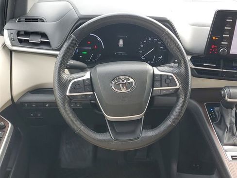 Used 2024 Toyota Sienna LE FWD image 14