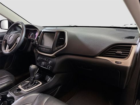 Used 2015 Jeep Cherokee Limited image 29