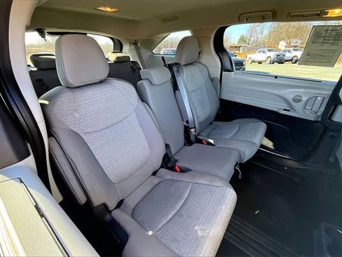 Used 2024 Toyota Sienna LE image 24