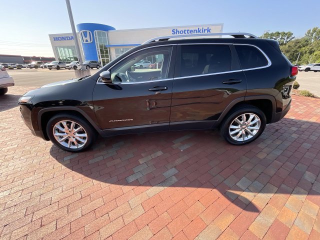 Used 2016 Jeep Cherokee Limited FWD image 29