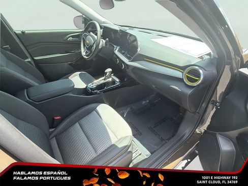 Used 2024 Chevrolet Trax LT w/ Driver Confidence Package FWD image 27