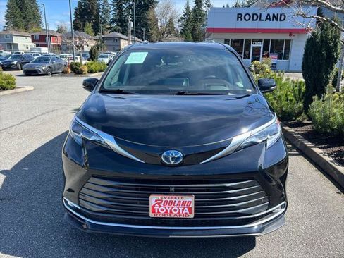 Certified 2024 Toyota Sienna Platinum image 5