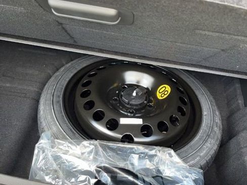 Used 2022 Buick Encore GX Essence image 25