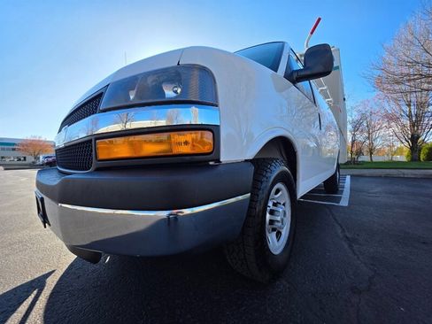 Used 2014 Chevrolet Express 2500 image 9