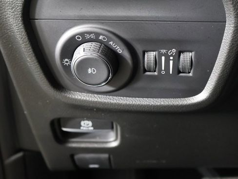 Used 2023 Jeep Grand Cherokee L Limited w/ Luxury Tech Group II image 45