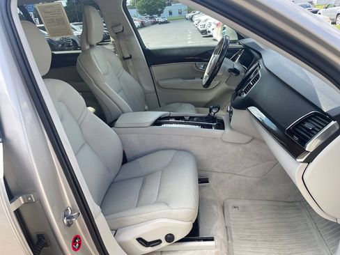 Used 2016 Volvo XC90 T6 Momentum w/ Momentum Plus Package AWD/4WD image 21