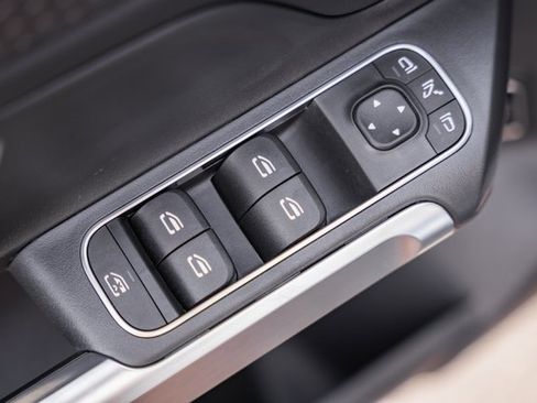 New 2025 Mercedes-Benz GLB 250 GLB 250 image 40