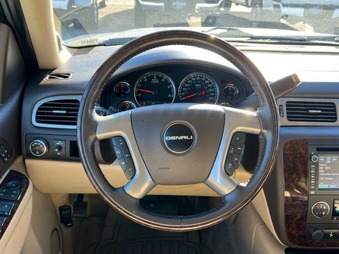 Used 2013 GMC Yukon XL Denali image 32