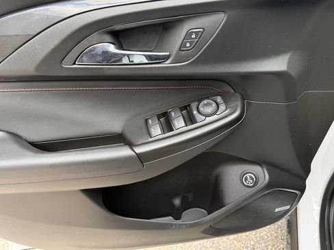 Used 2023 Chevrolet TrailBlazer RS w/ Sun and Liftgate Package FWD image 13