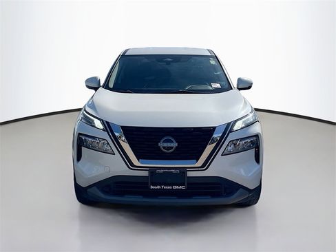 Used 2023 Nissan Rogue SV image 2