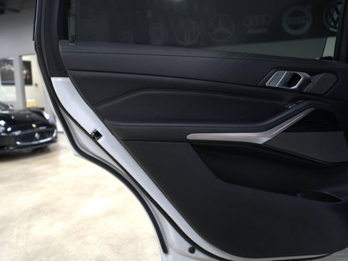 Used 2022 BMW X7 M50i AWD/4WD image 13