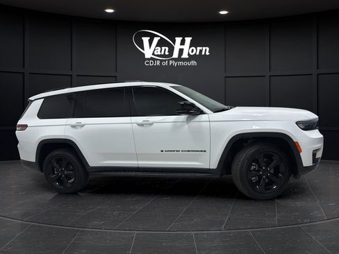 Used 2023 Jeep Grand Cherokee L Limited w/ Black Appearance Package AWD/4WD image 8