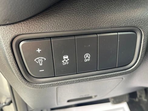 Used 2025 Kia Soul LX w/ LX Technology Package FWD image 14