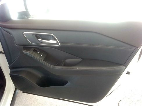 Used 2021 Nissan Rogue SV w/ Premium Package image 24